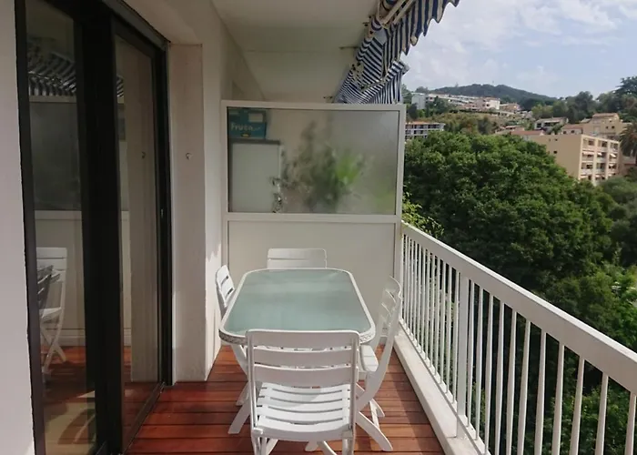 Spacious 70 M Flat With Balcony And Sea View!